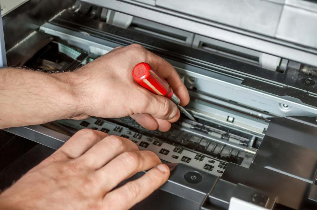 چرا تعمیر حرفه ای پرینتر را به جای راه حل های خانگی انتخاب کنیم؟